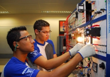 Curso técnico pode ser oportunidade de emprego em tempo de crise