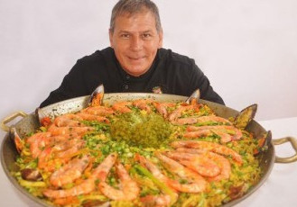 Festival Capixaba de Frutos do Mar começa hoje com preparo da paella