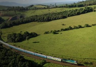 Natal divertido no Trem de Passageiros da Estrada de Ferro Vitória a Minas