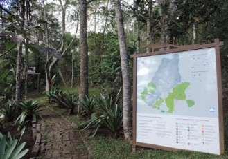 Trilhas no Parque da Pedra Azul ganham nova sinalização